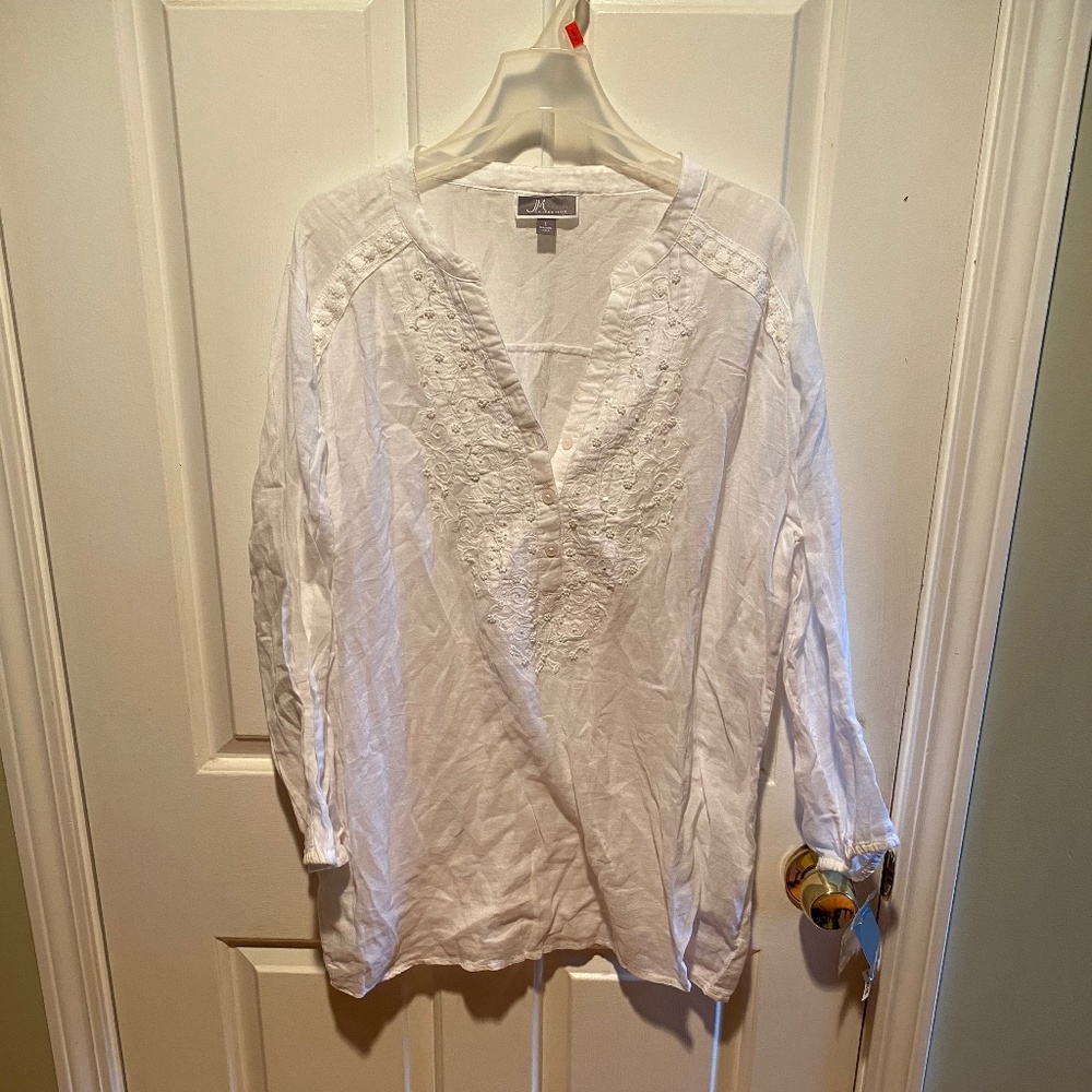 Soft white 100% cotton top with beadind